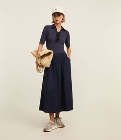 Vestido Godê Midi em Ribana e Tricolne com Gola Polo