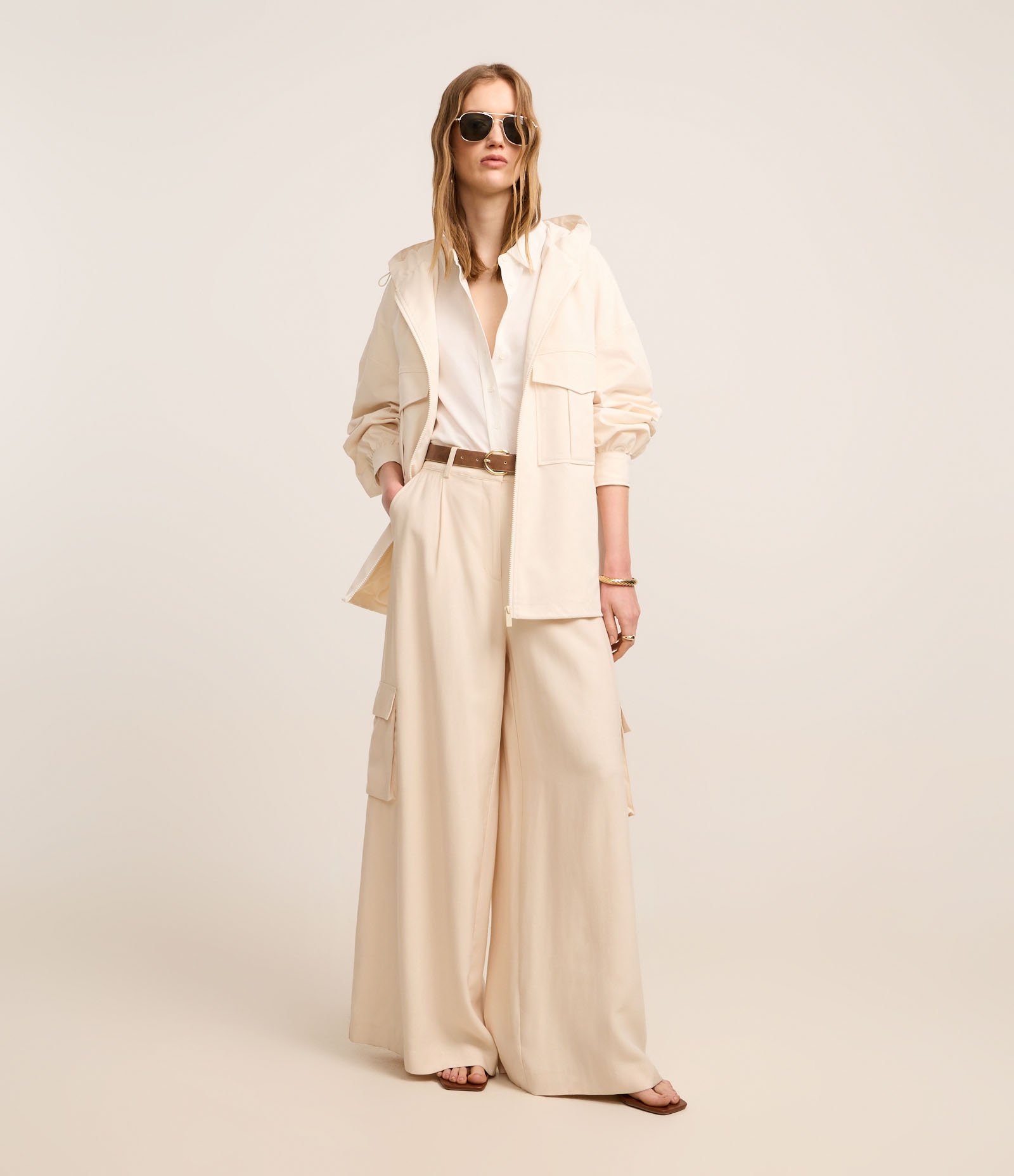 Jaqueta Oversized com Ajustador no Capuz e Bolsos Cargo Off White 2