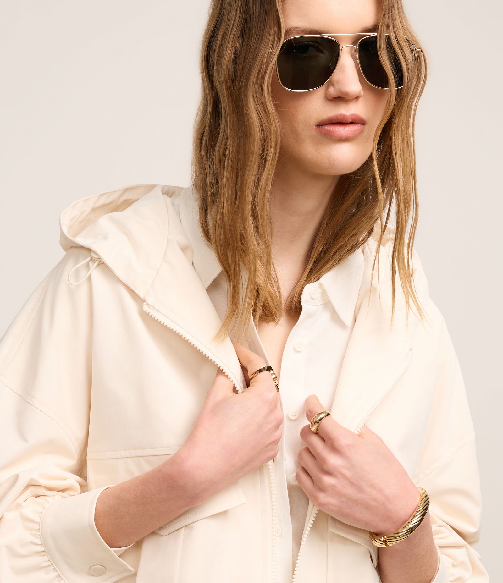 Jaqueta Oversized com Ajustador no Capuz e Bolsos Cargo Off White 3