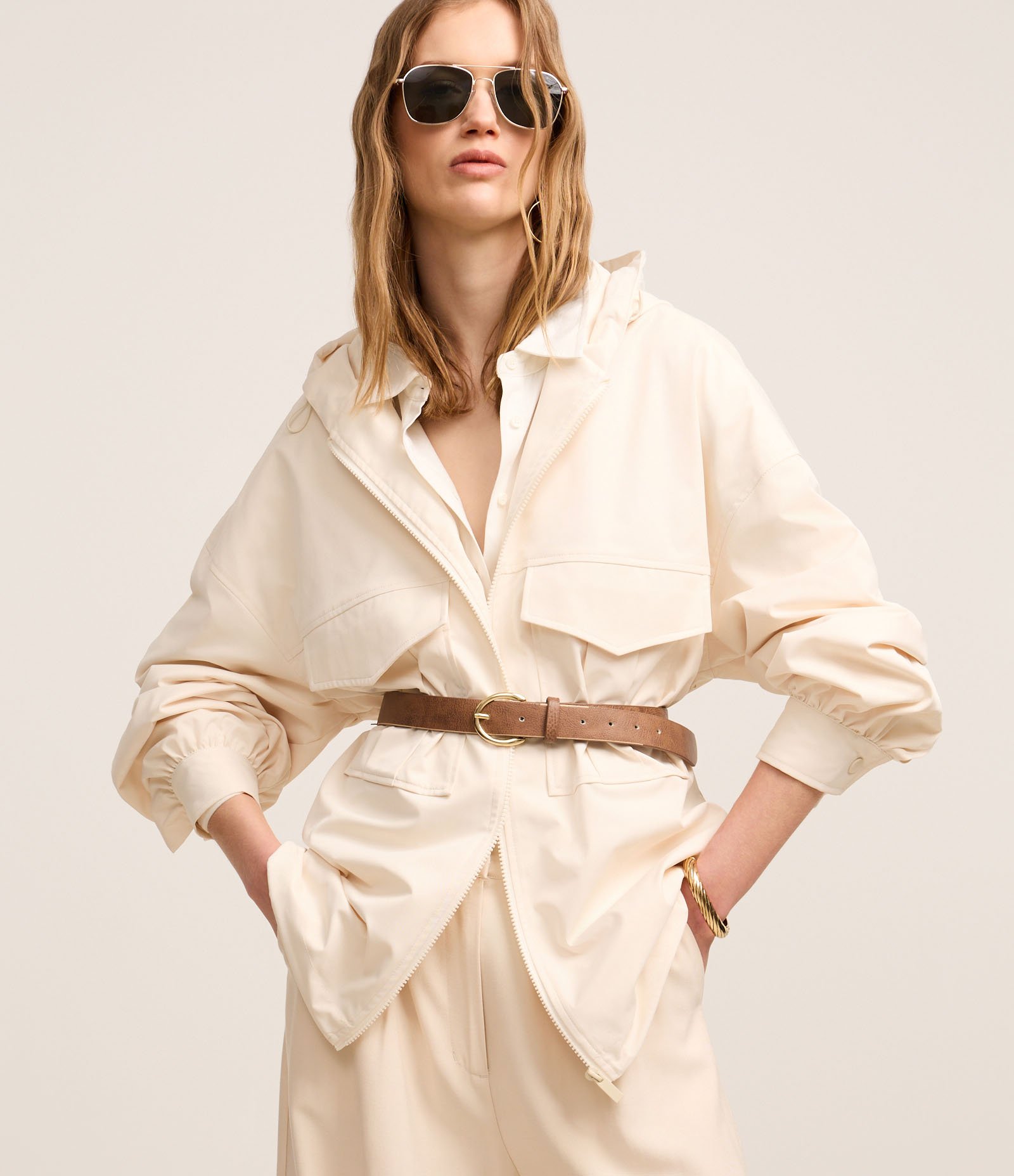 Jaqueta Oversized com Ajustador no Capuz e Bolsos Cargo Off White 6