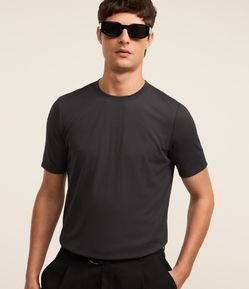 Camiseta Slim Performance Easy Care em Poliamida Maquinetada