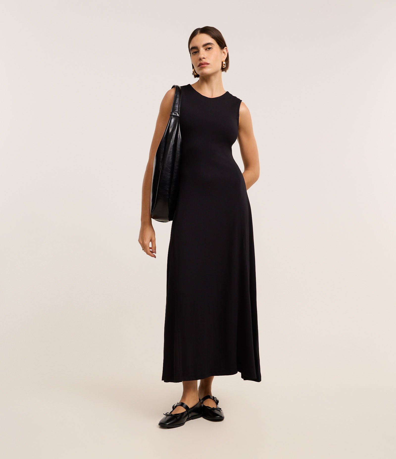 Vestido Evasê Midi em Ponto Roma com Gola Redonda Preto 1