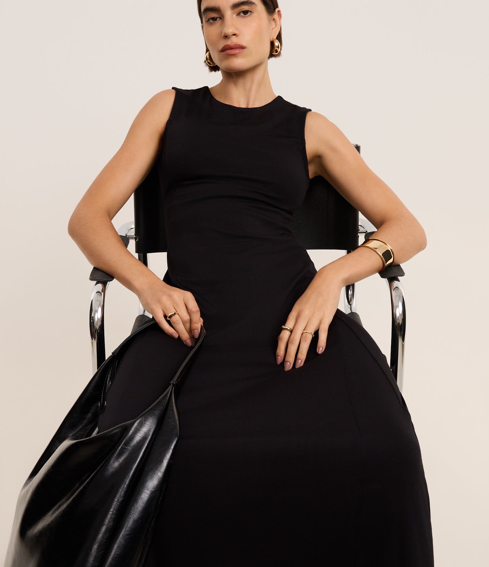 Vestido Evasê Midi em Ponto Roma com Gola Redonda Preto 2