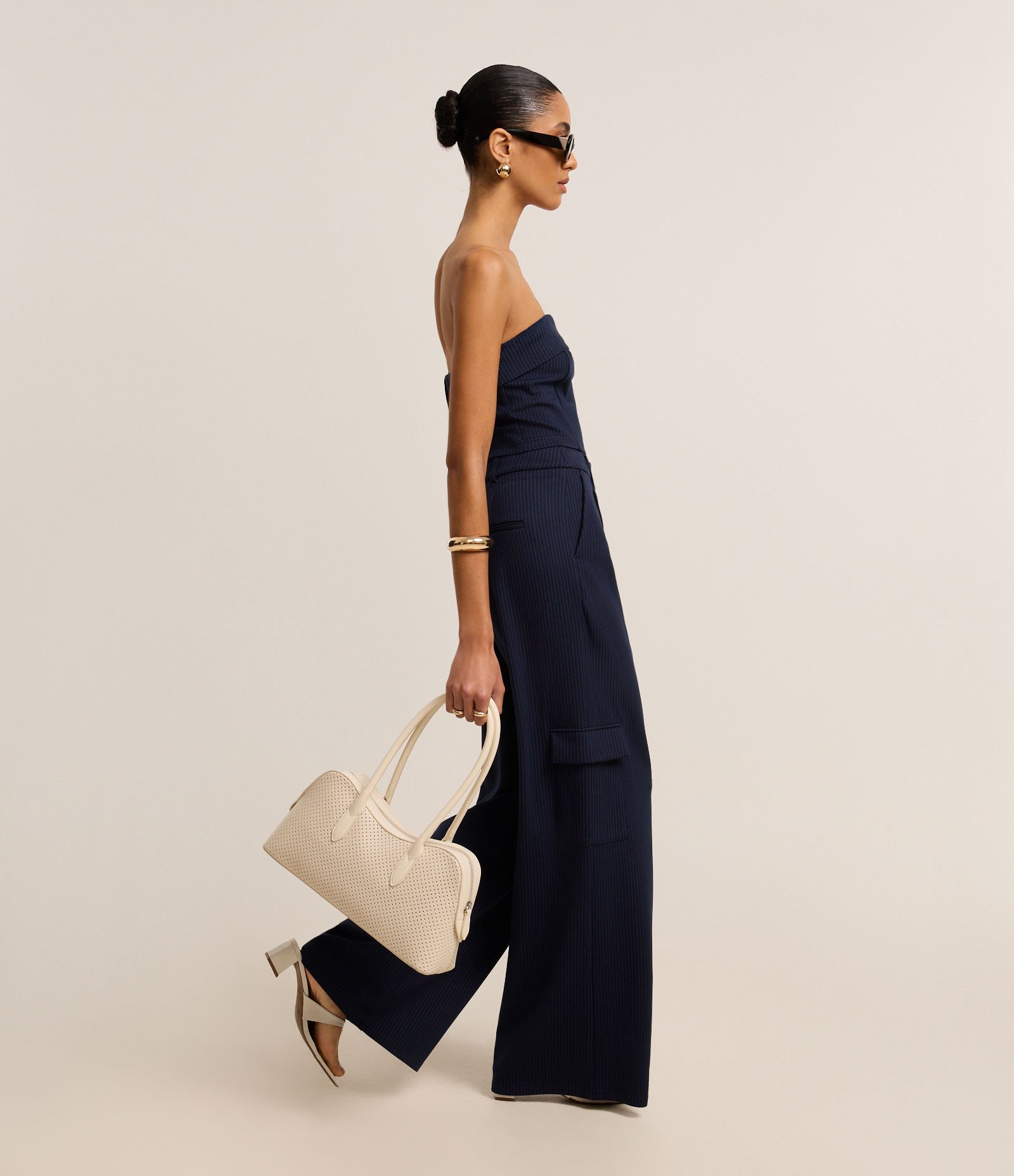 Calça Reta Cintura Baixa em Ponto Roma com Listras de Fio Tinto Azul Marinho 1