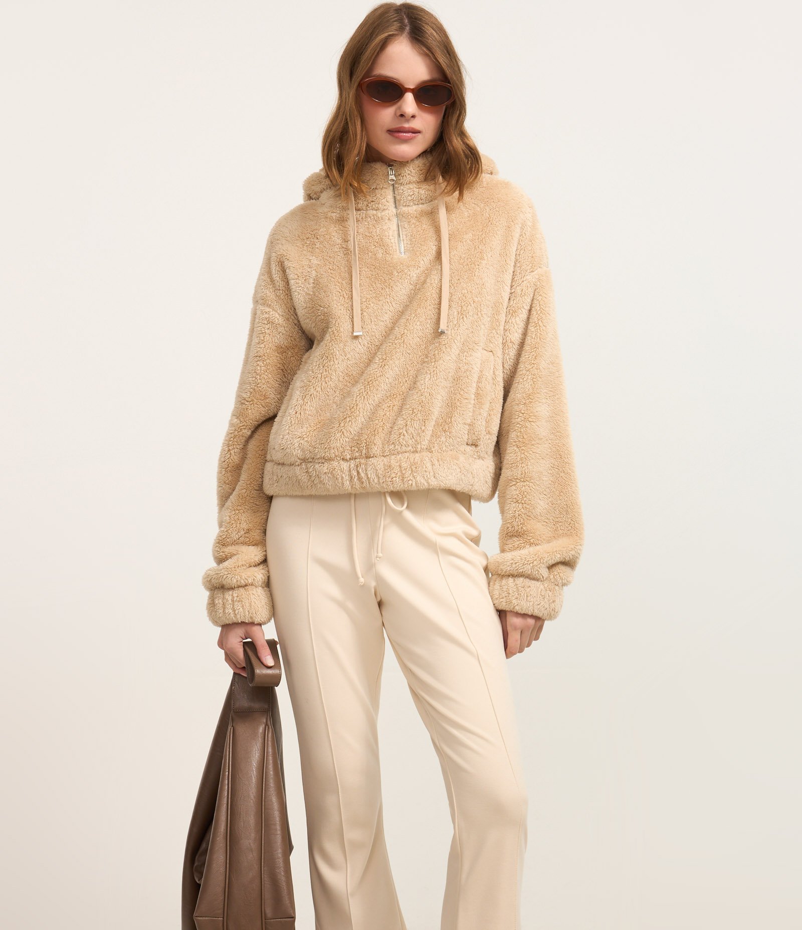 Calça Flare Alfaiataria em Viscose com Amarração Off White 2