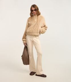 Calça Flare Alfaiataria em Viscose com Amarração