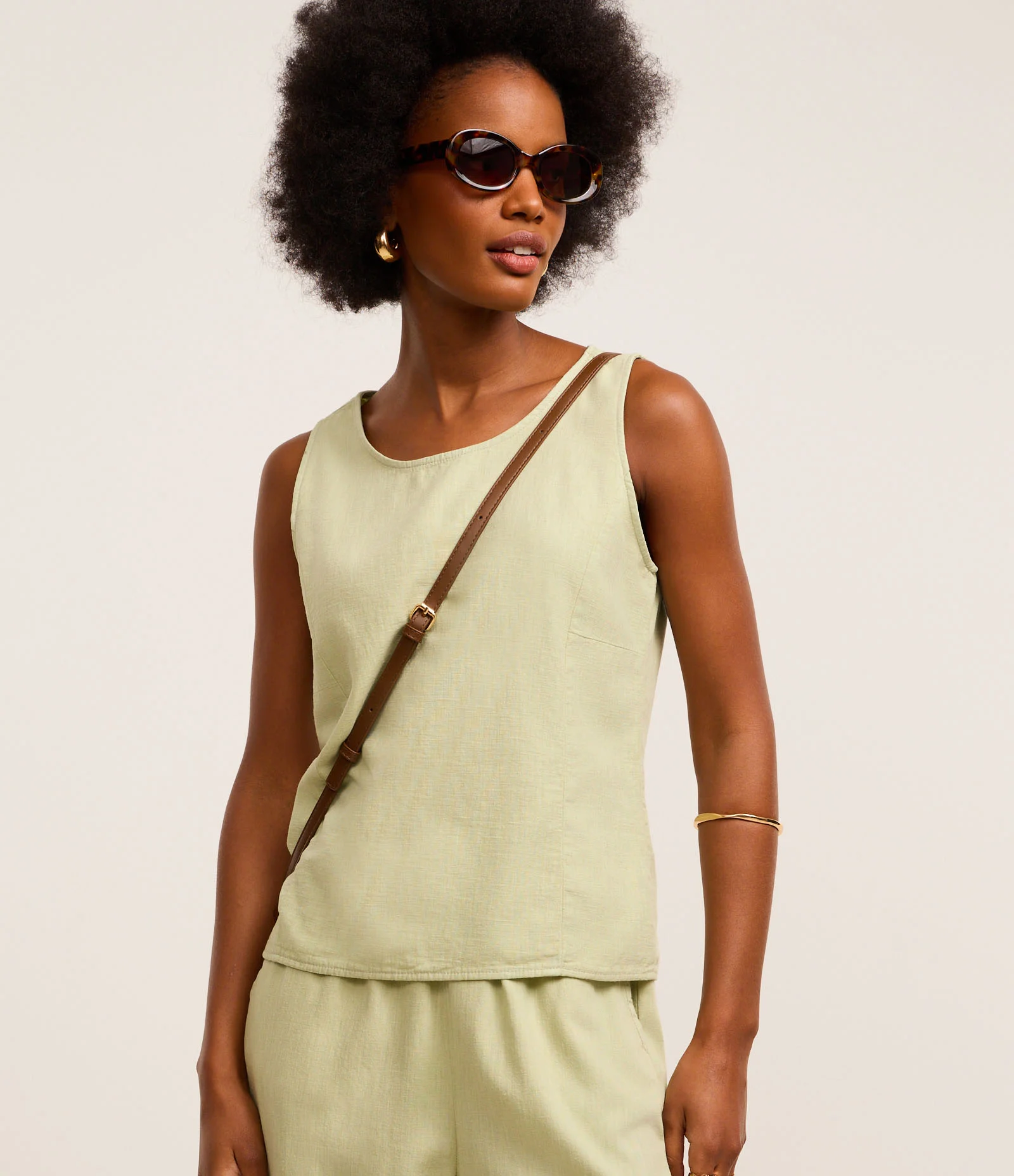 Blusa sem Manga em Sarja com Decote Redondo Verde 1