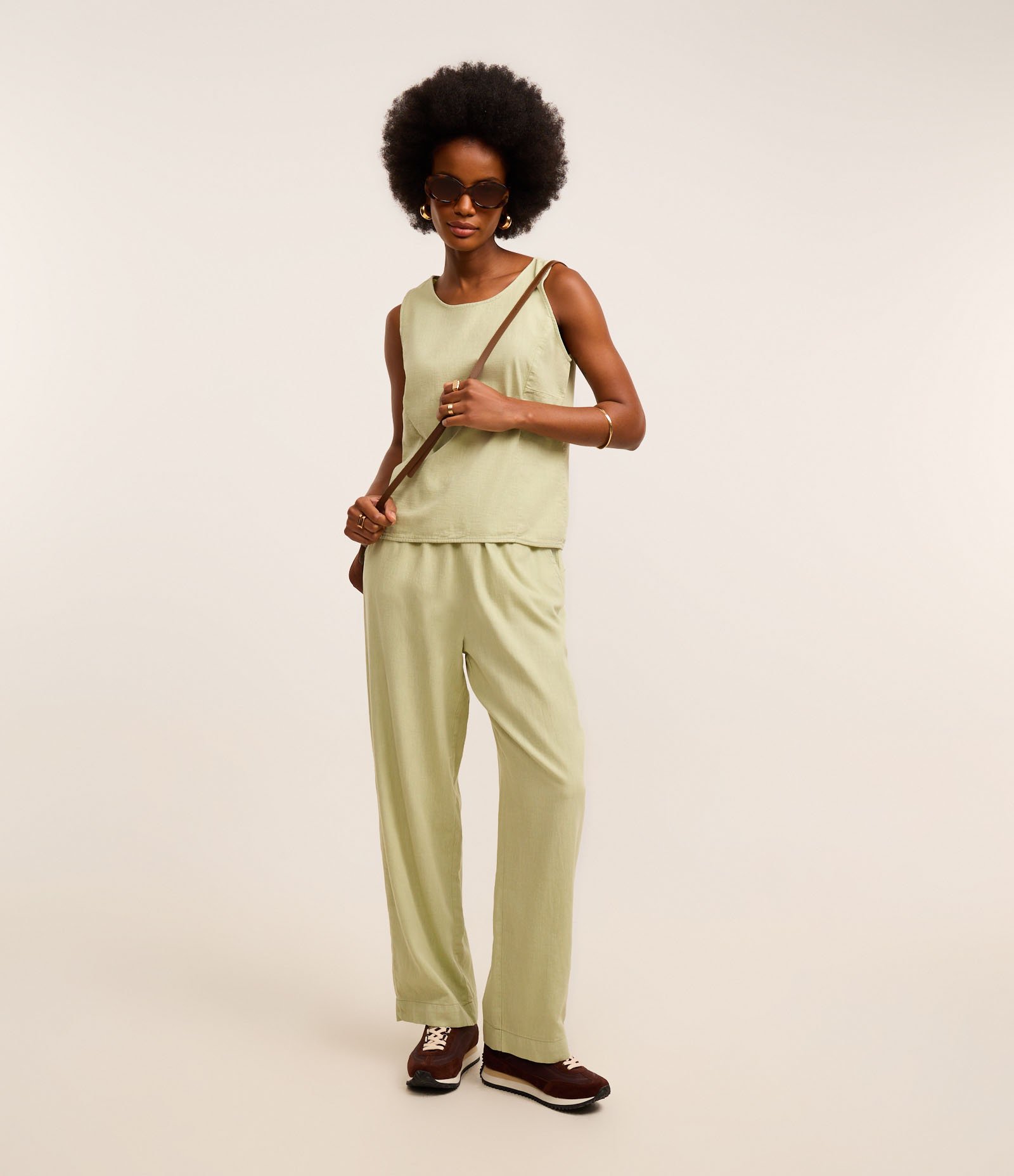 Blusa sem Manga em Sarja com Decote Redondo Verde 2