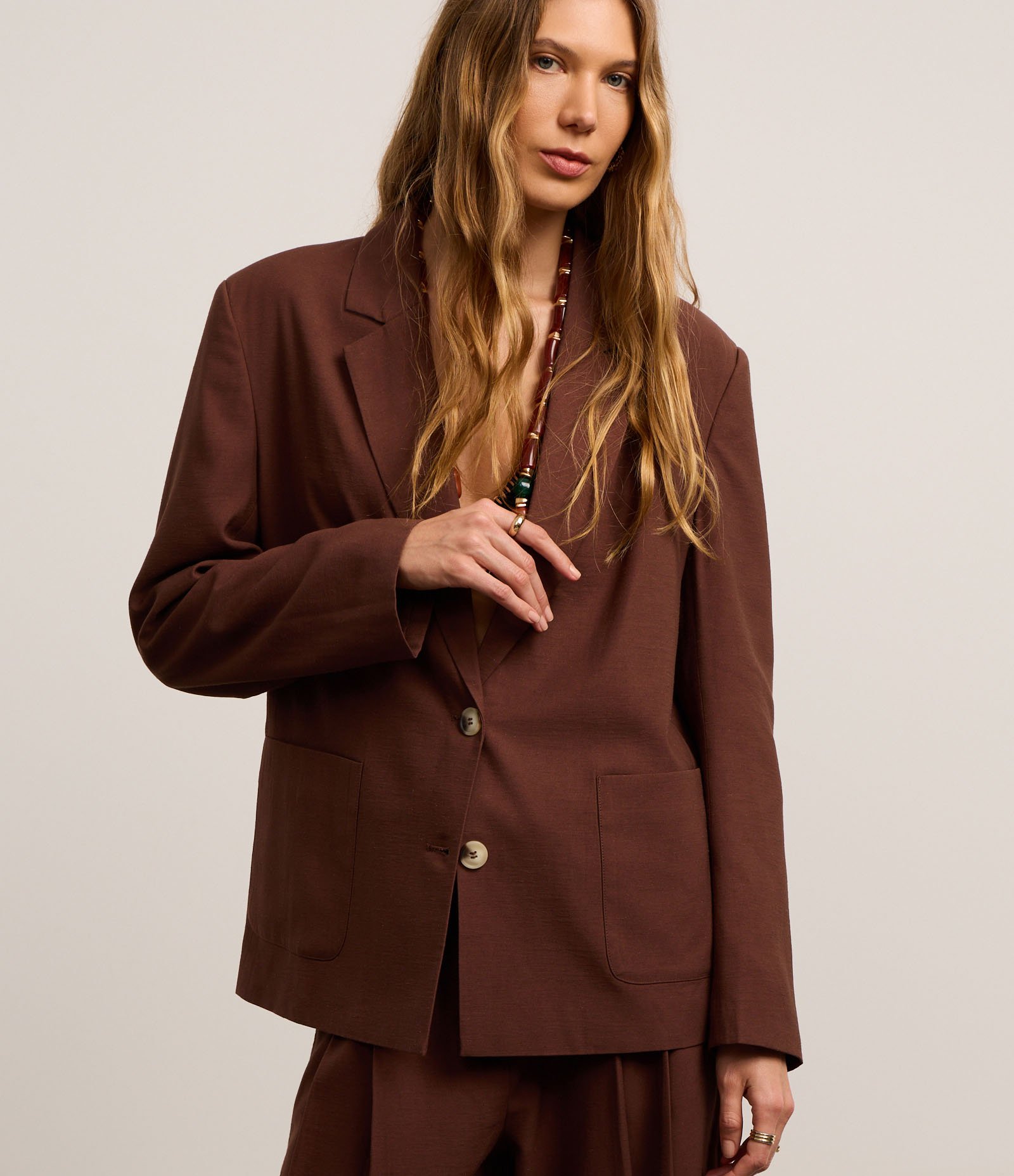 Blazer Oversized em Viscolinho com Botões e Bolsos Marrom 3