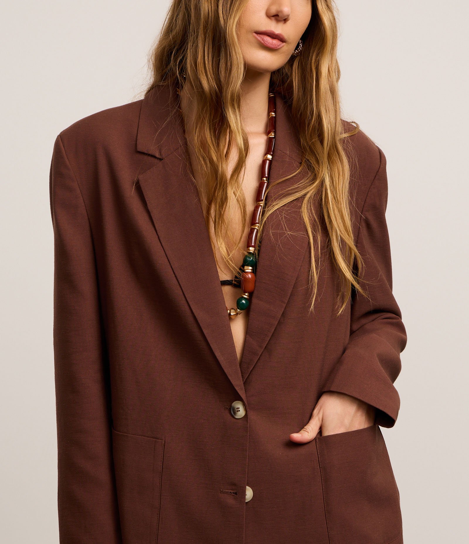 Blazer Oversized em Viscolinho com Botões e Bolsos Marrom 7