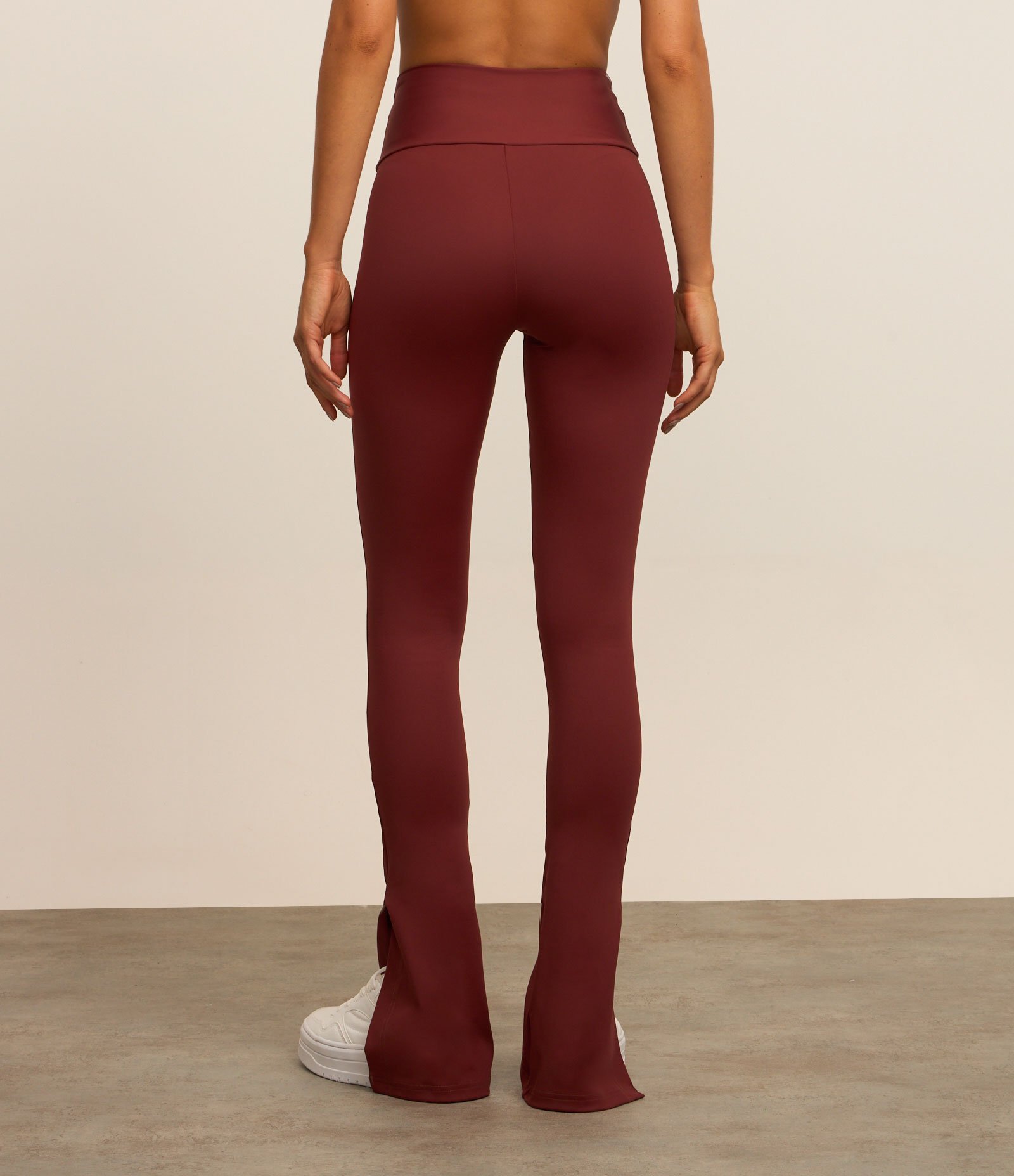 Calça Legging Flare Esportiva em Microfibra com Fenda Lateral 3