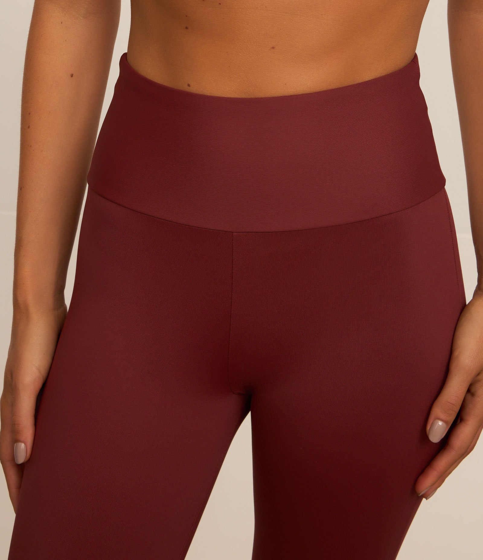 Calça Legging Flare Esportiva em Microfibra com Fenda Lateral 4
