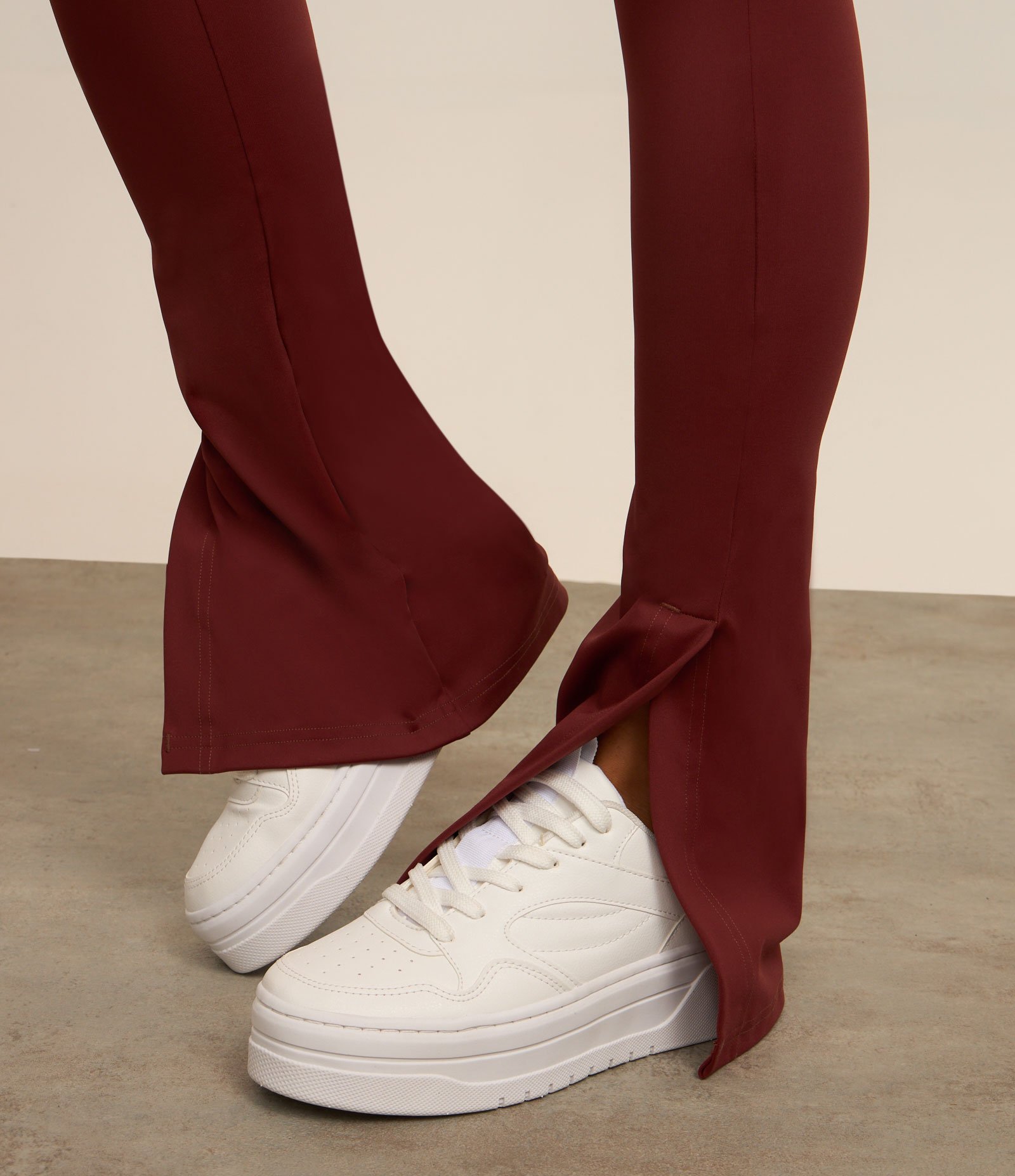 Calça Legging Flare Esportiva em Microfibra com Fenda Lateral 5