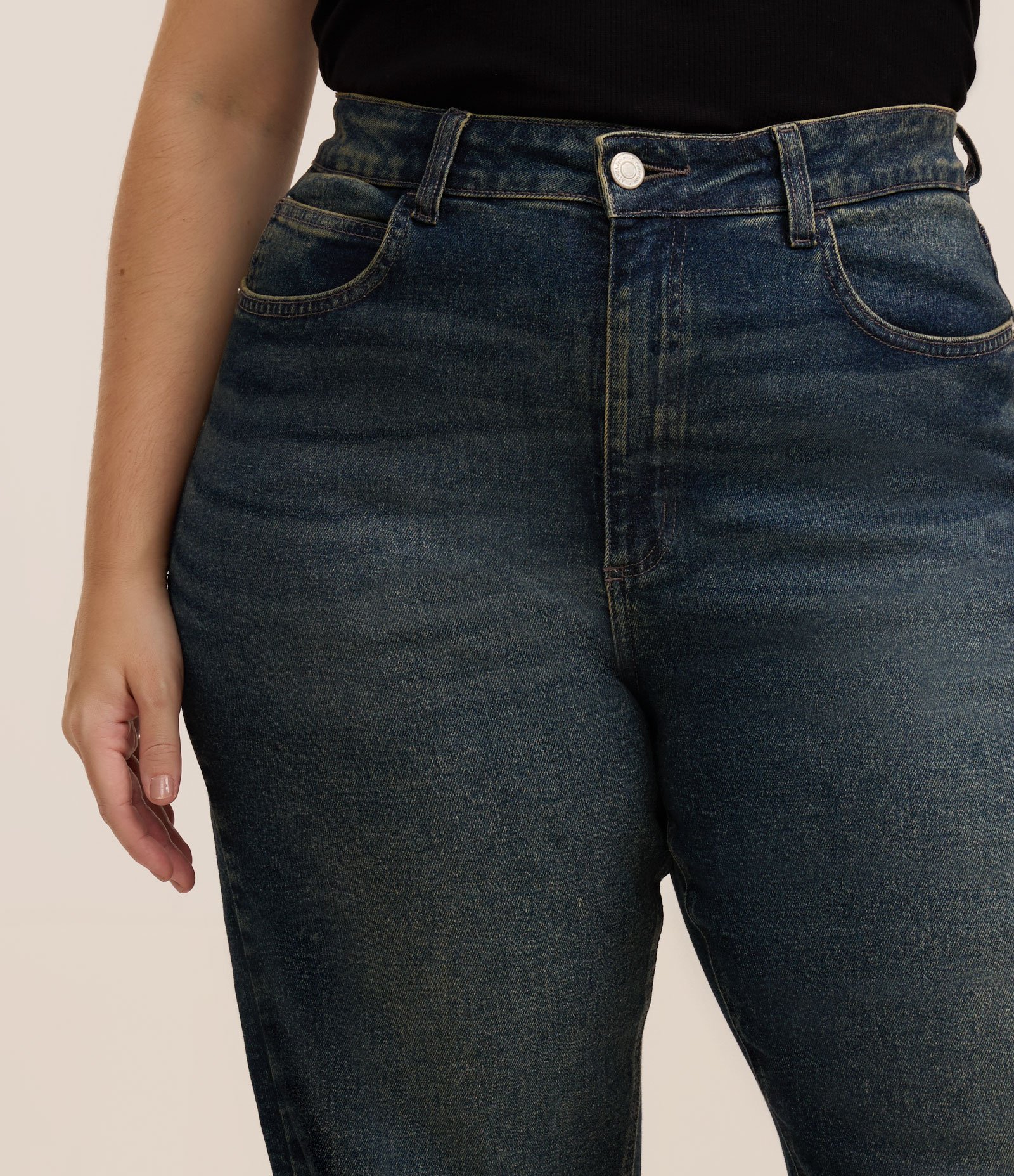 Calça Reta Jeans e Elastano Fenda Lateral Curve & Plus Size Azul 4