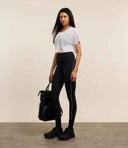 Calça Legging Esportiva em Microfibra com Detalhes Contrastantes