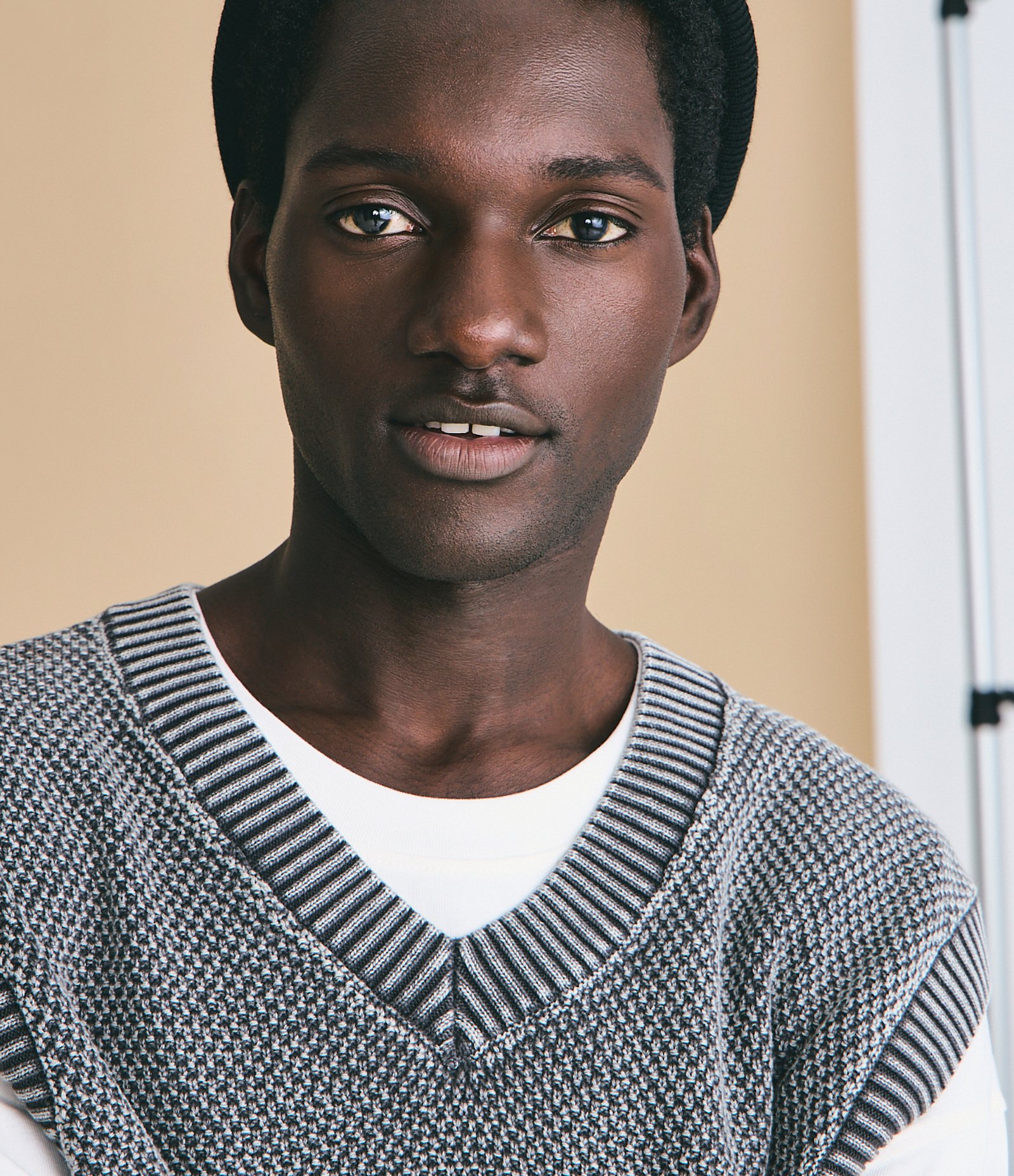 Colete Boxy em Tricô com Efeito Estonado Cinza 2