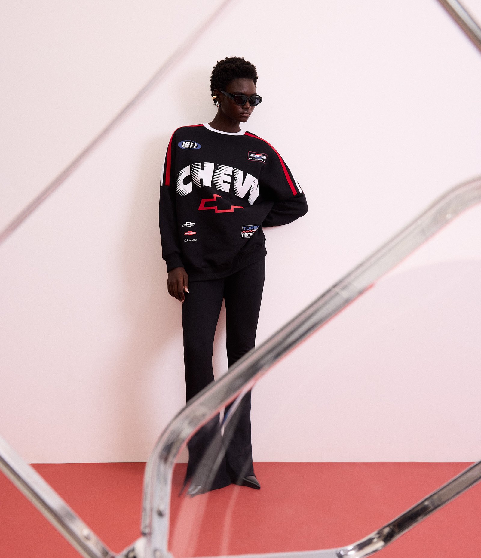 Casaco em Moletom com Viés Contrastante e Estampa Chevrolet Preto 2