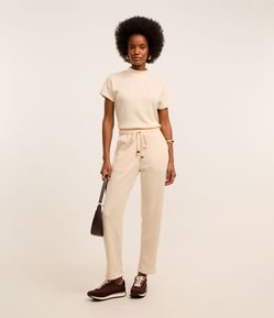 Calça Cenoura com Amarração no Cós e Bolsos Laterais