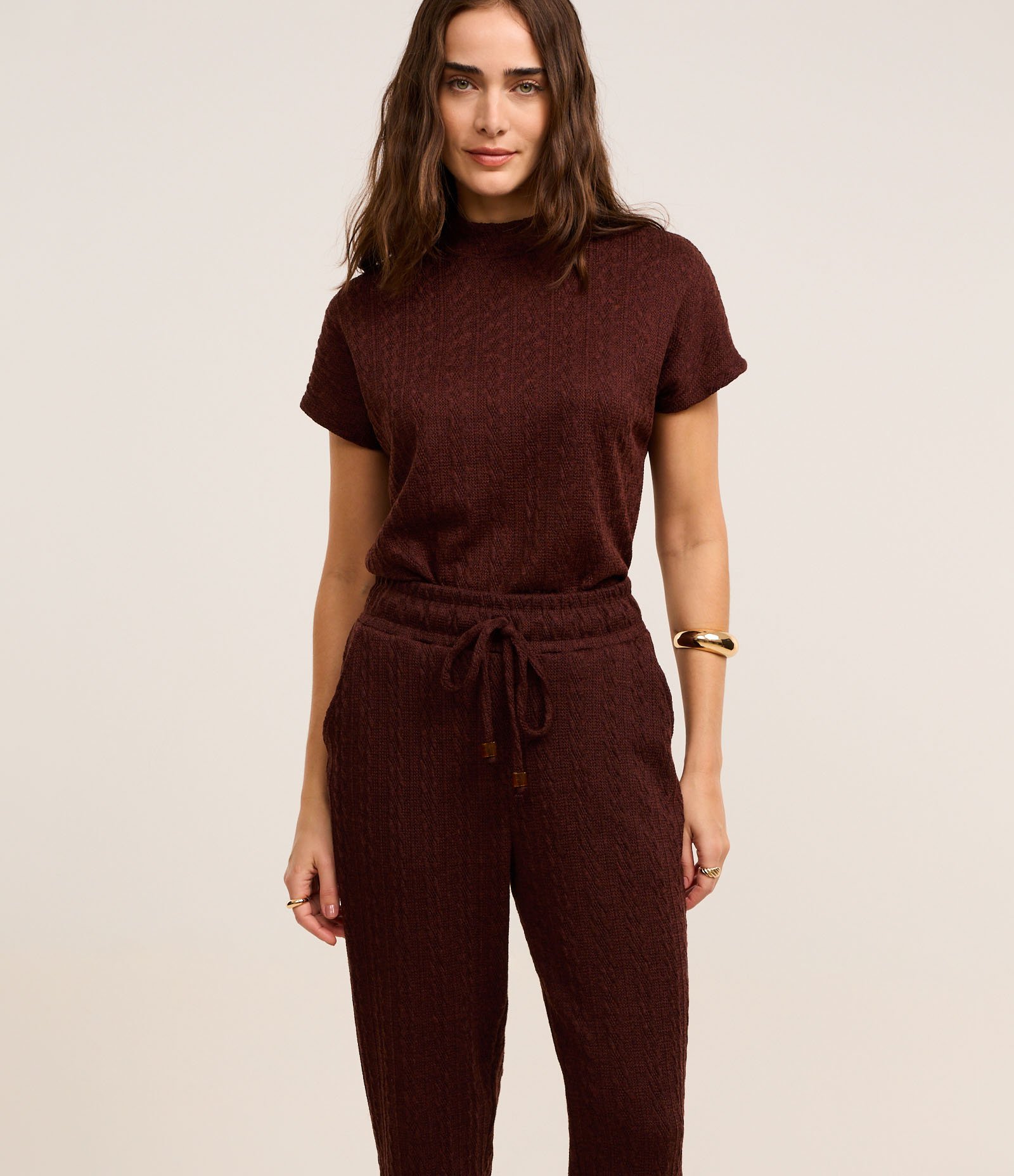 Calça Cenoura com Amarração no Cós e Bolsos Laterais Marrom 2