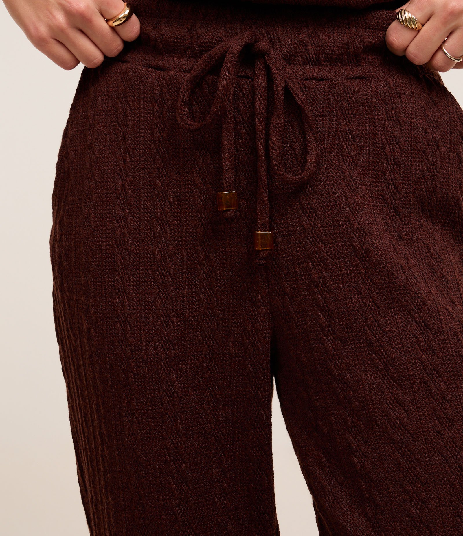 Calça Cenoura com Amarração no Cós e Bolsos Laterais Marrom 4