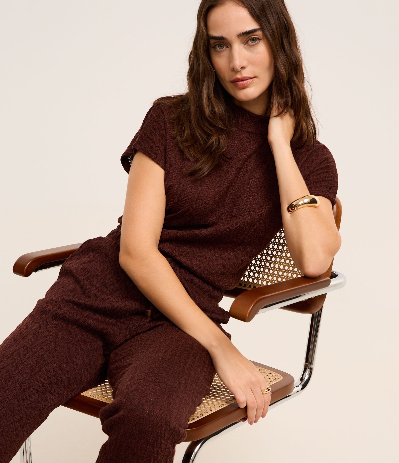 Calça Cenoura com Amarração no Cós e Bolsos Laterais Marrom 5