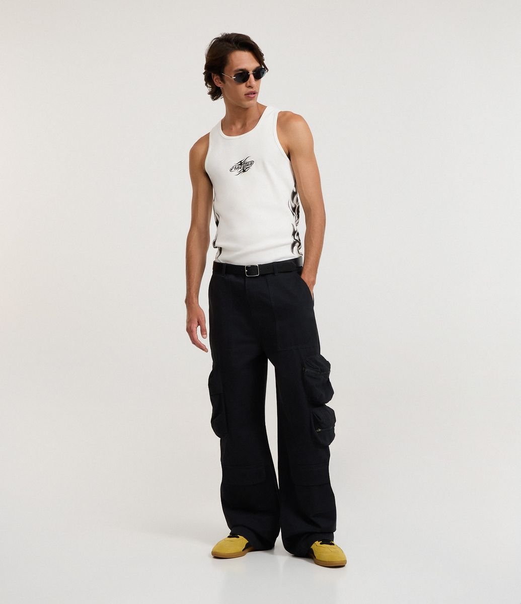 Calça Super Baggy em Sarja com Bolso Cargo Preto
