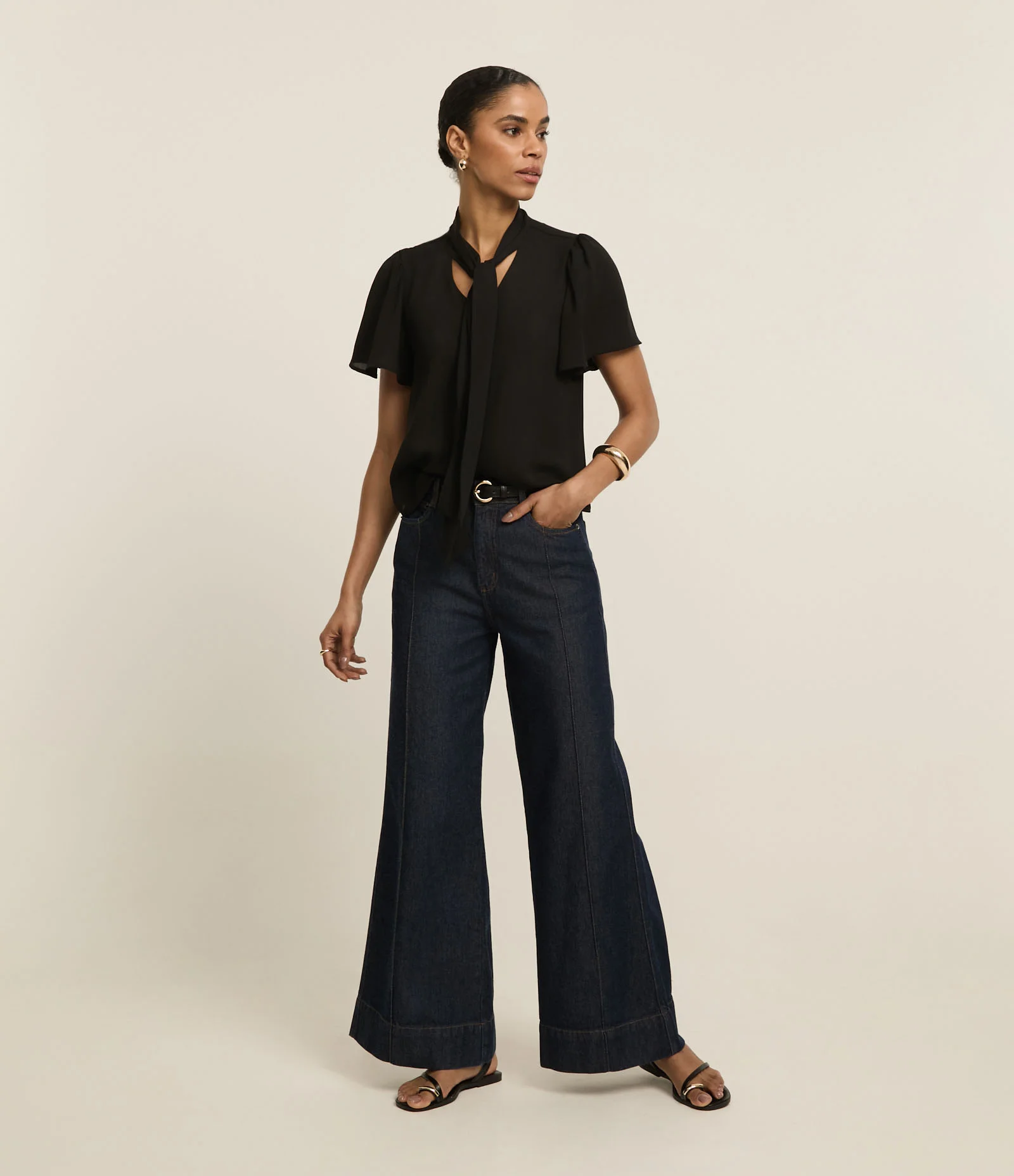 Blusa em Chiffon com Gola Laço e Manga Bufante Preto 2