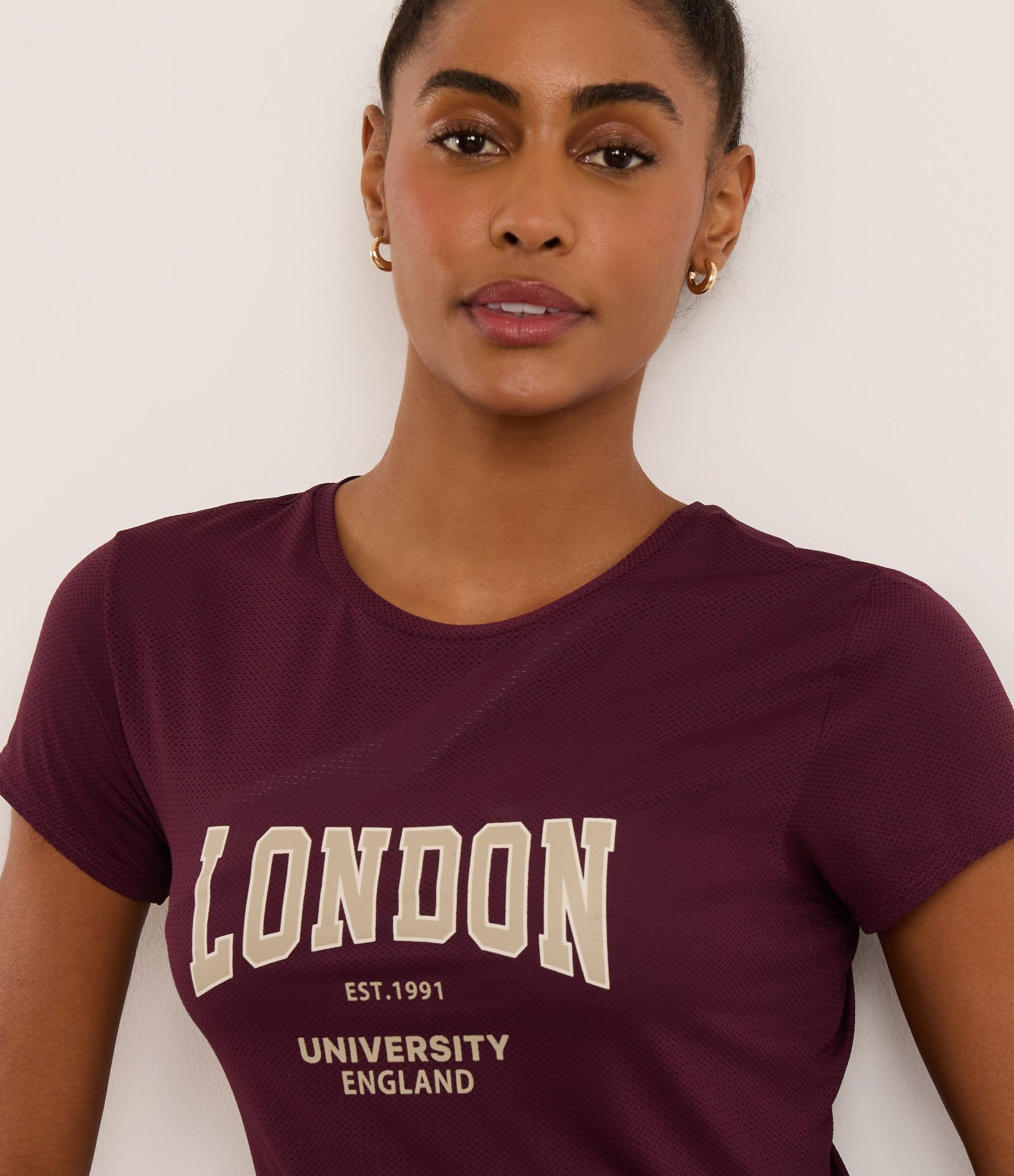 Camiseta Esportiva em Microfibra Texturizada com Estampa London Vermelho 2