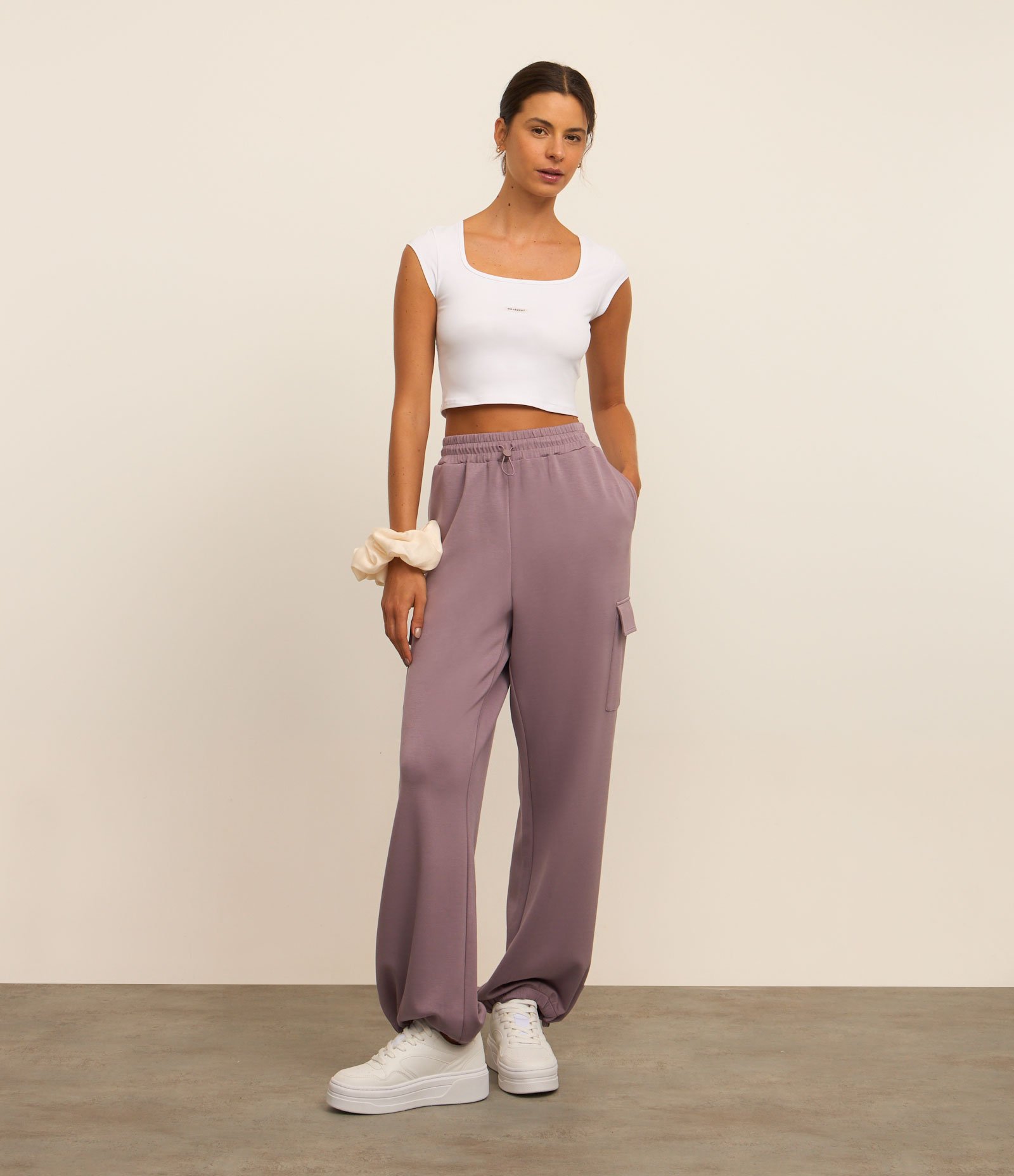 Camiseta Esportiva Super Cropped em Microfibra Leve Branco 2