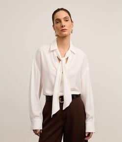 Camisa em Crepe com Gola Laço e Manga Longa
