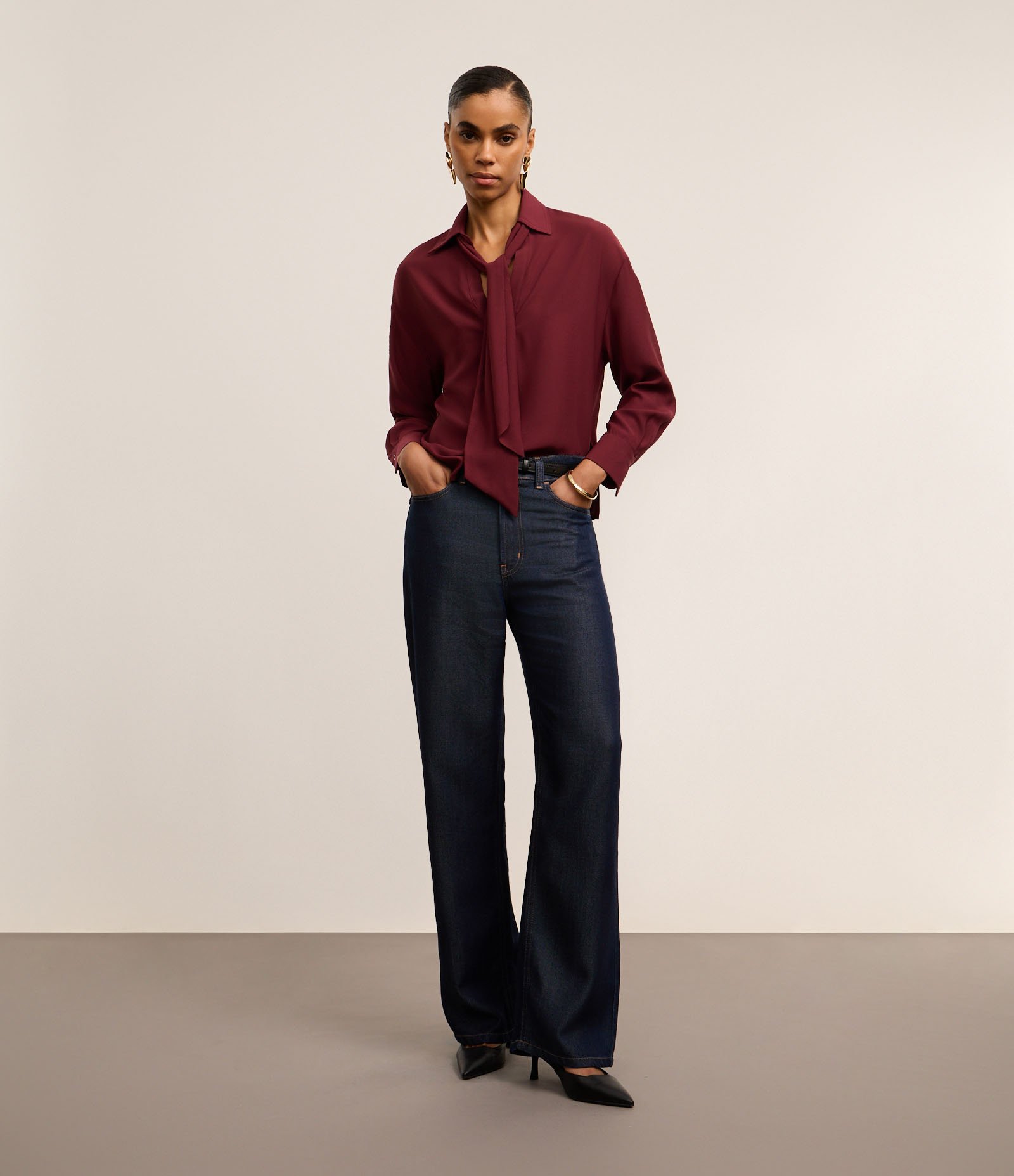 Camisa em Crepe com Gola Laço e Manga Longa Vinho 2