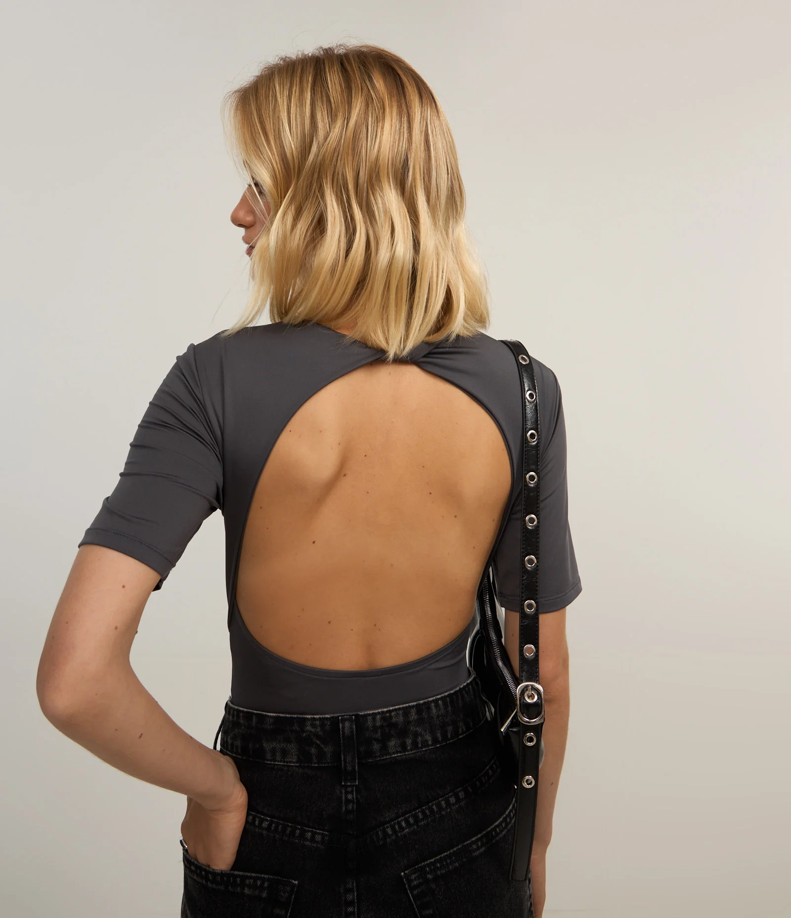 Body em Microfibra com Torcido na Gola e Decote nas Costas Cinza 1