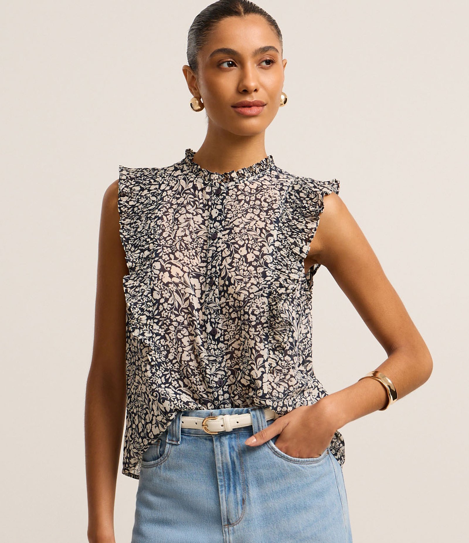 Camisa em Chiffon com Babados e Estampa Floral Arabesco Azul/Branco 1