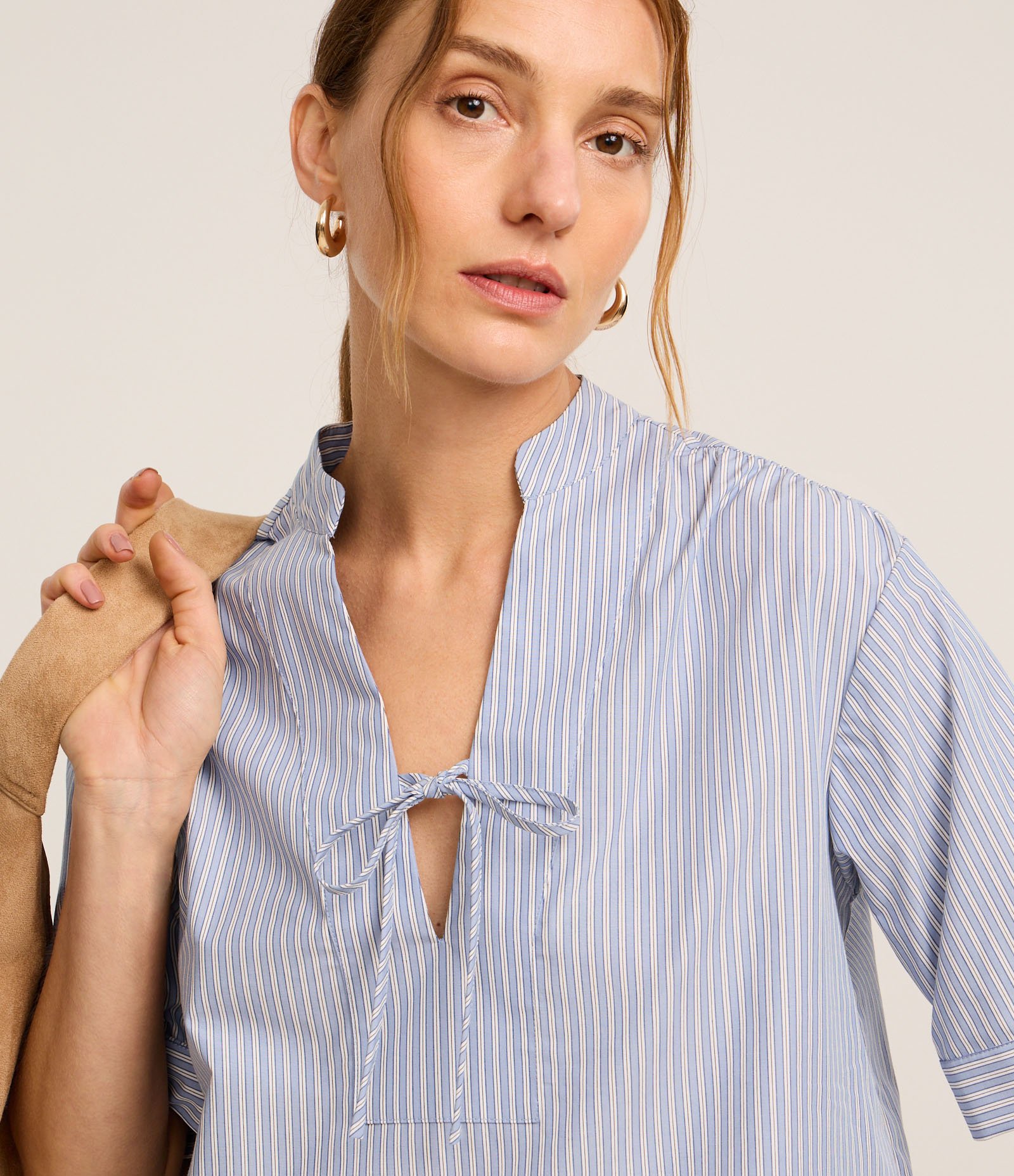 Blusa Listrada em Tricoline com Gola Padre Azul 3