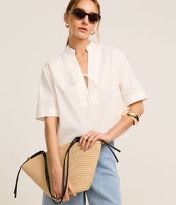 Blusa em Tricoline com Amarração na Gola Padre