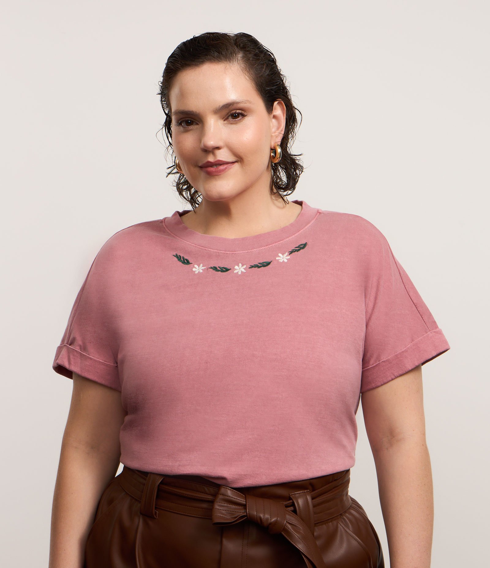 Camiseta em Algodão com Bordado Floral Curve & Plus Size Rosa 1