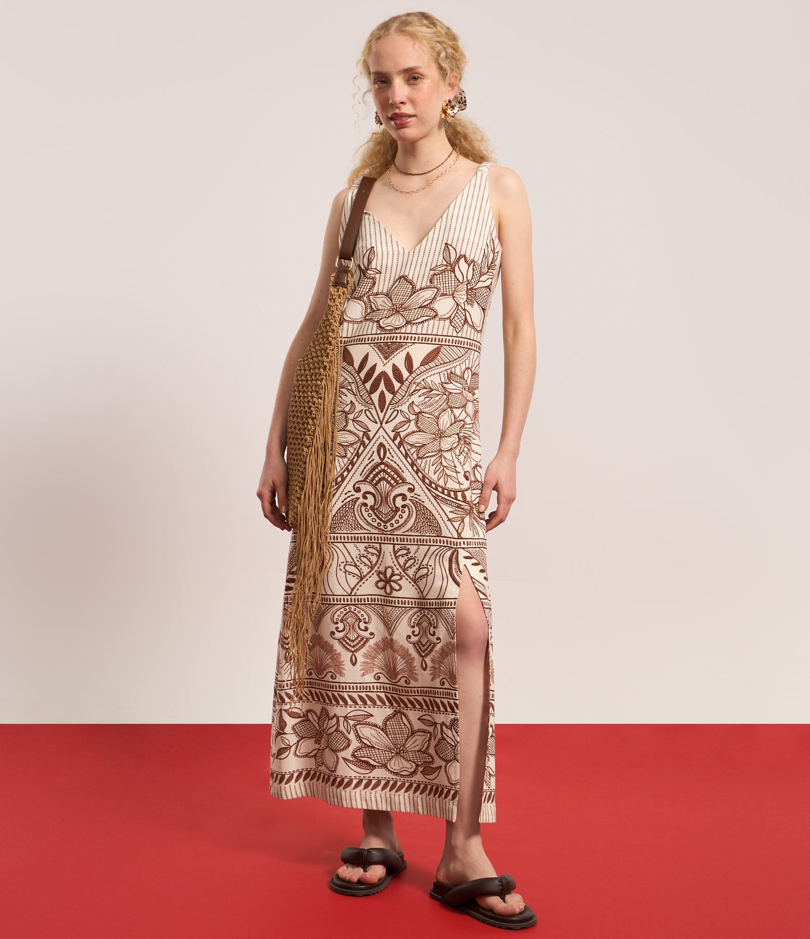 Vestido Reto Long Midi em Viscose com Estampa Floral Marrom 5