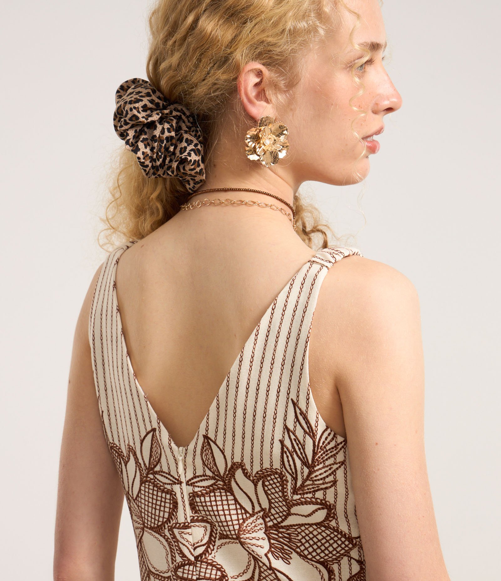 Vestido Reto Long Midi em Viscose com Estampa Floral Marrom 4