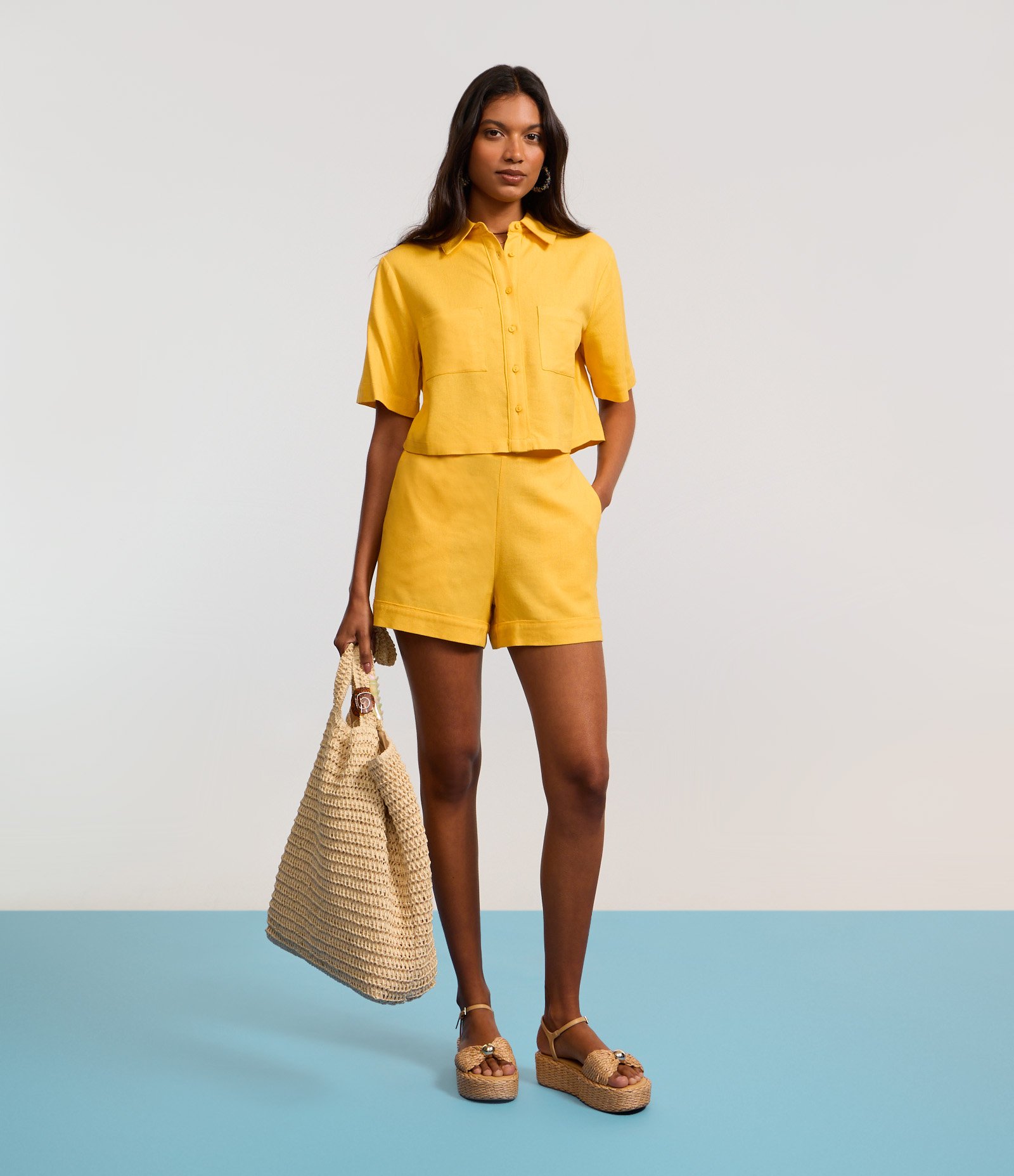 Short Curto em Viscose com Cós Elástico Amarelo 5