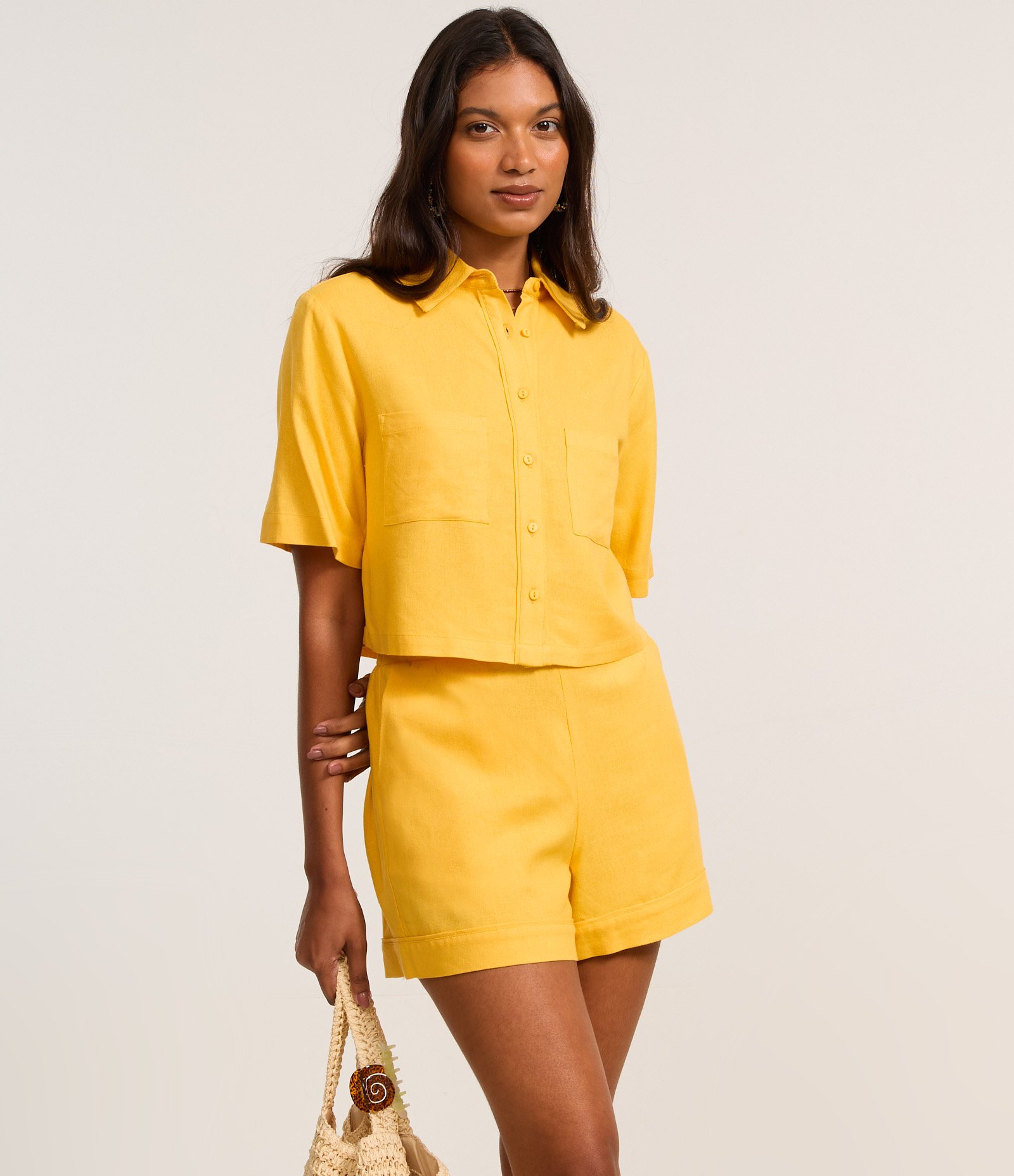Short Curto em Viscose com Cós Elástico Amarelo 2