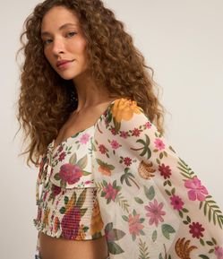 Blusa em Tule com Lacinho no Decote Estampa Floral  e Lastex na Barra