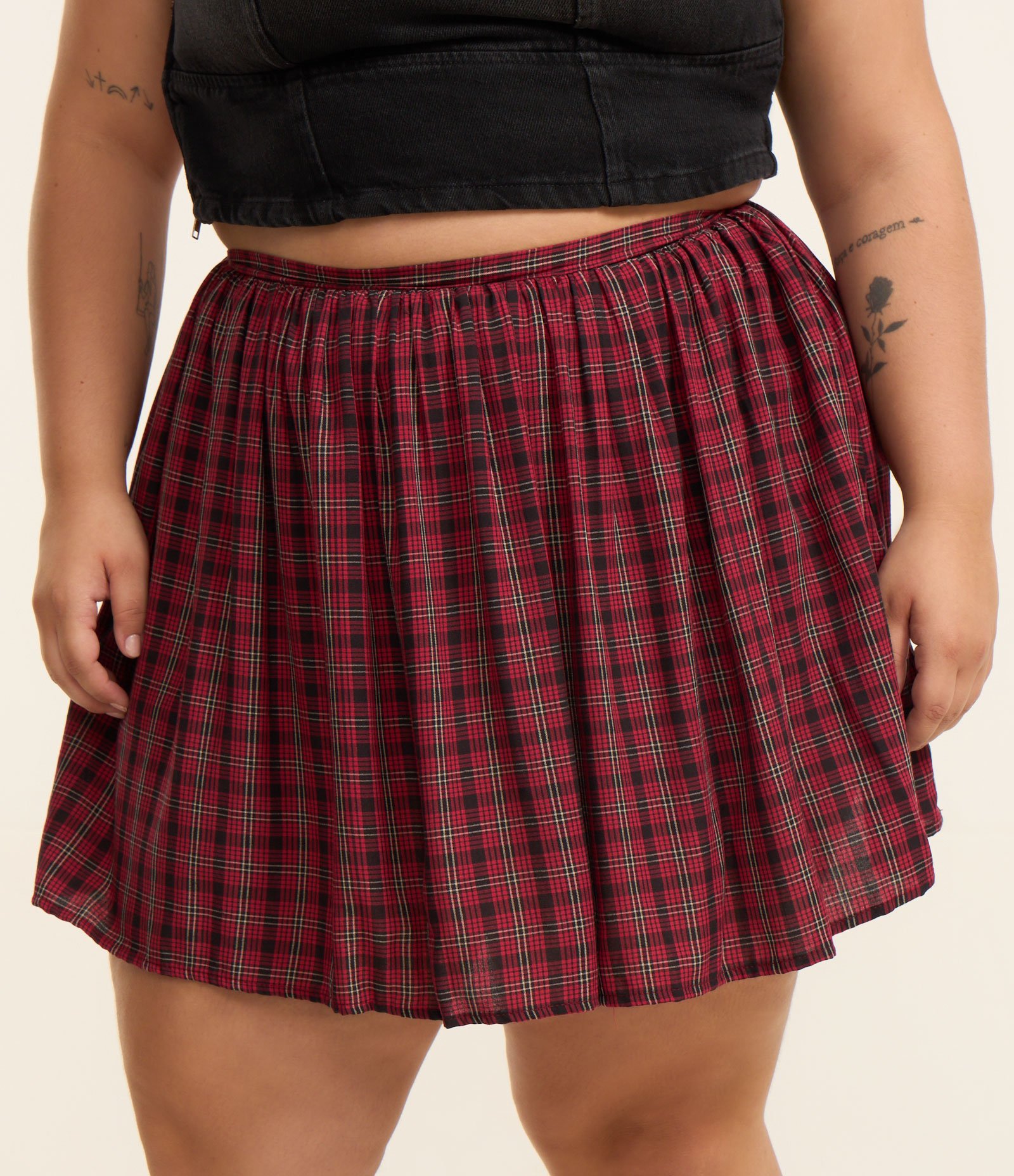 Saia Curta em Viscose Xadrez Curve & Plus Size Vermelho 2