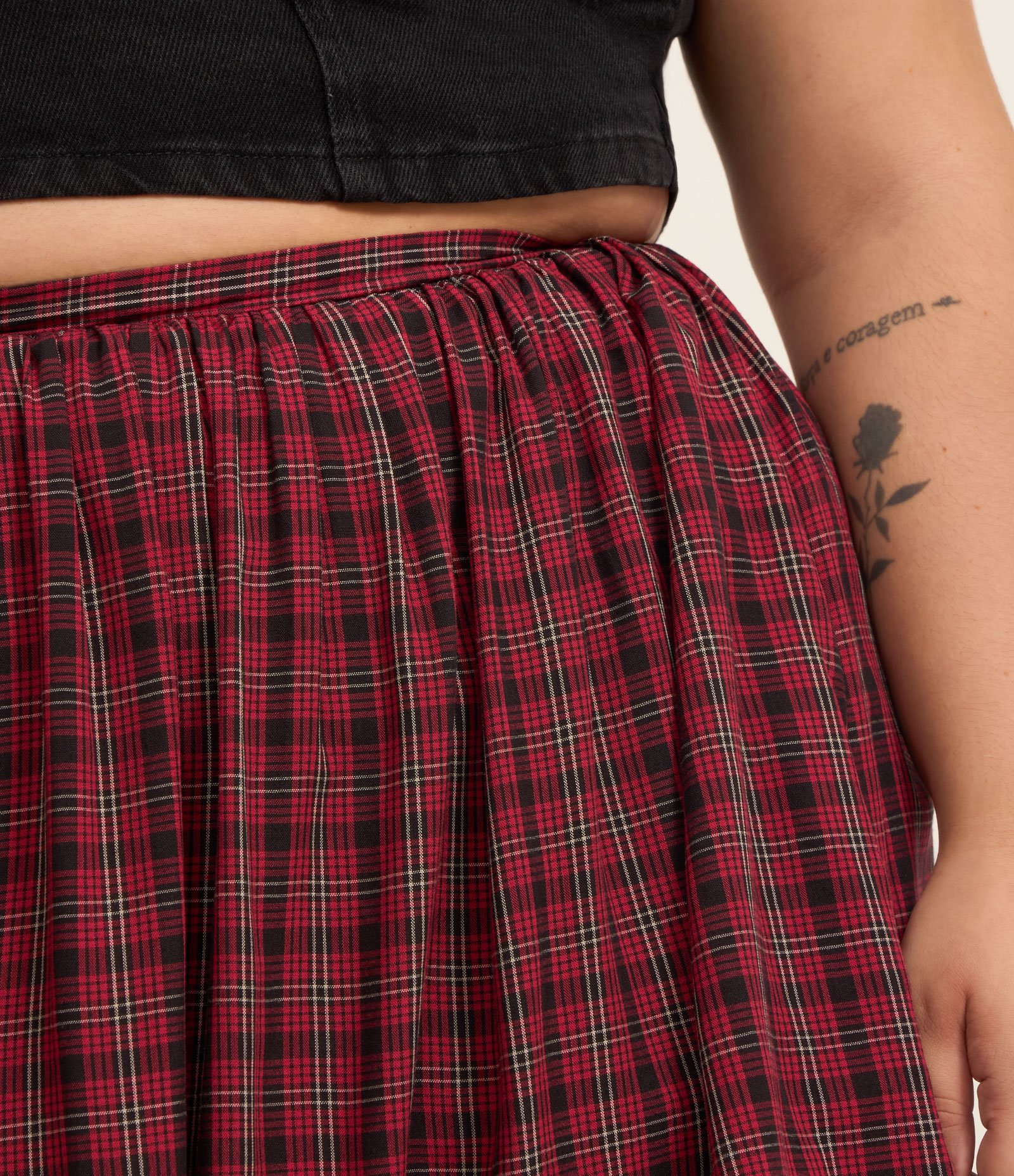 Saia Curta em Viscose Xadrez Curve & Plus Size Vermelho 4