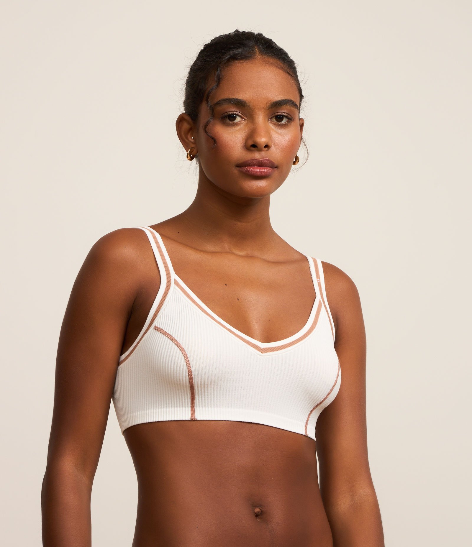 Sutiã Canelado em Poliamida Seamless com Recortes Contrastantes Off White 1