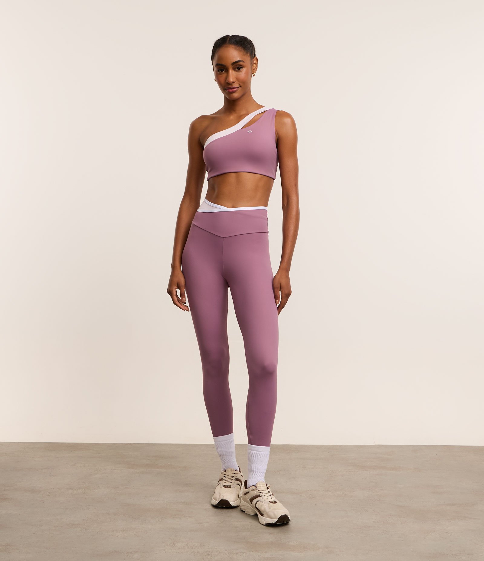 Top Sem Bojo Esportivo com Ombro Só e Detalhe  Vazado Roxo 3