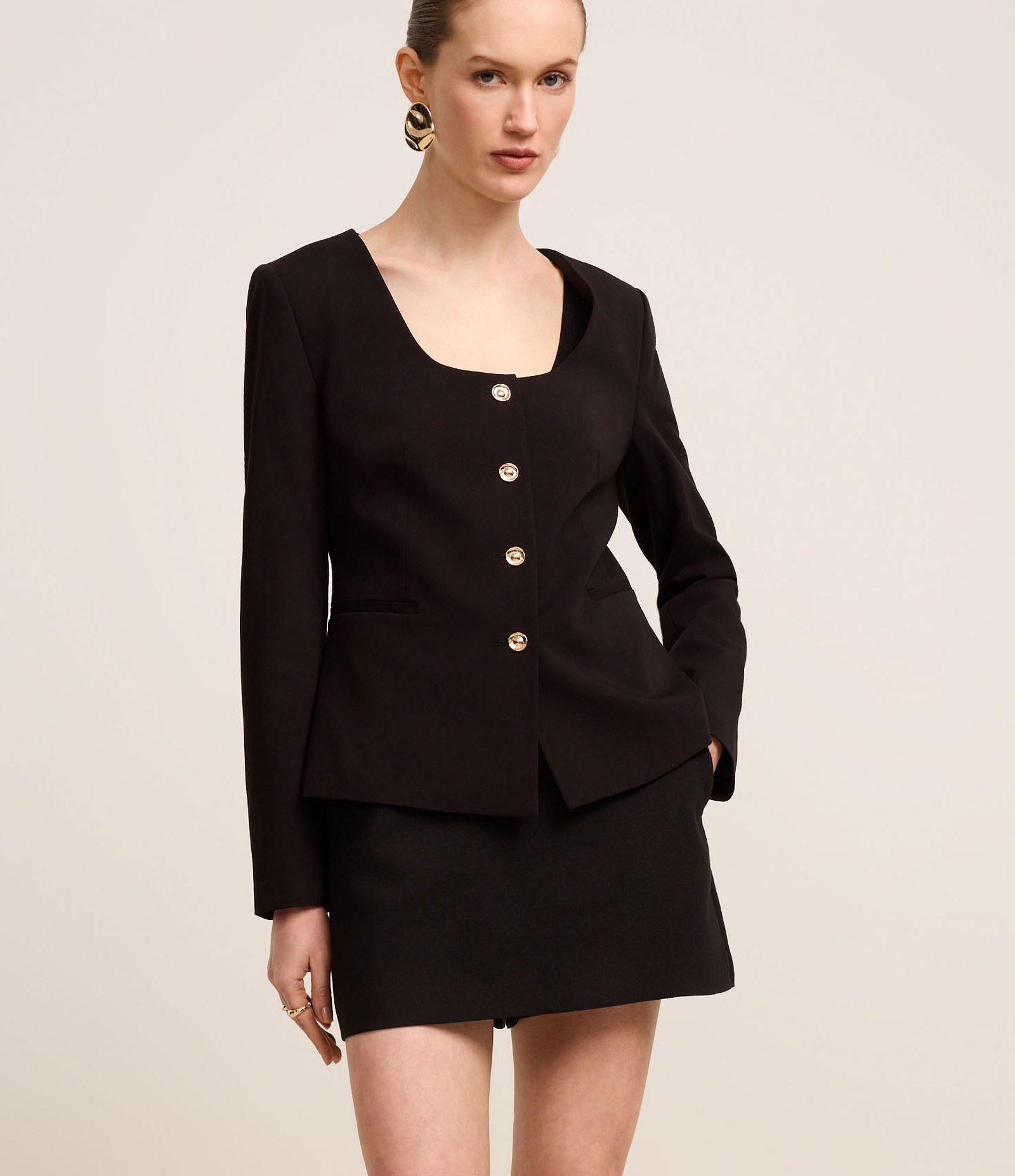 Short Saia Alfaiatado com Pespontos e Passantes no Cós Preto 2