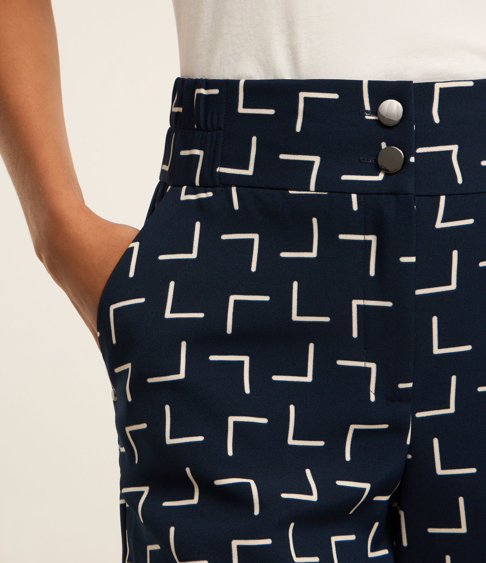 Short Cintura Alta Alfaiatado com Estampa Geométrica Azul 4