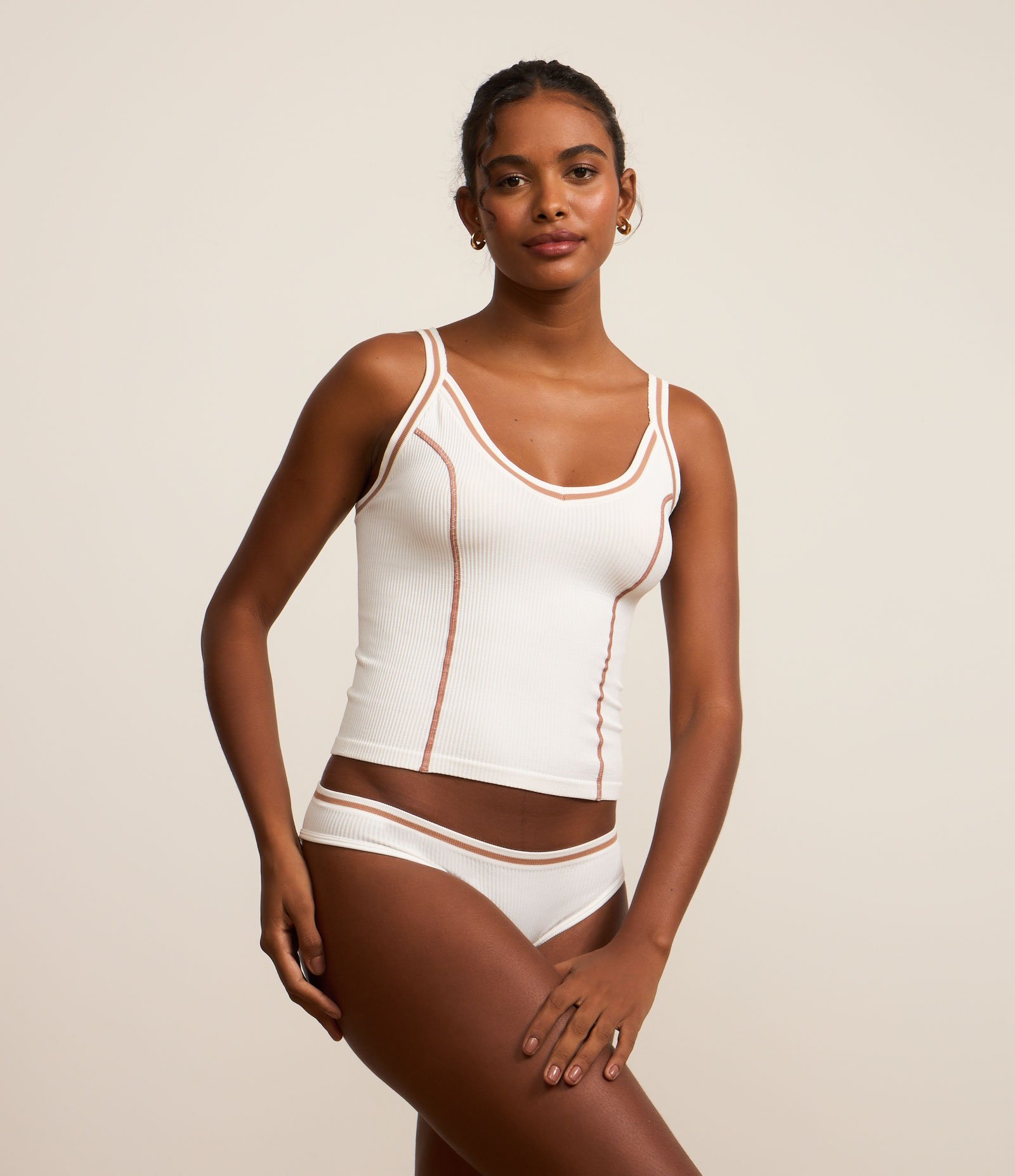 Camisete Texturizada Seamless com Pespontos Contrastantes Branco 2