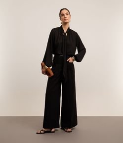 Calça Wide Leg em Alfaiataria com Pregas e Cinto