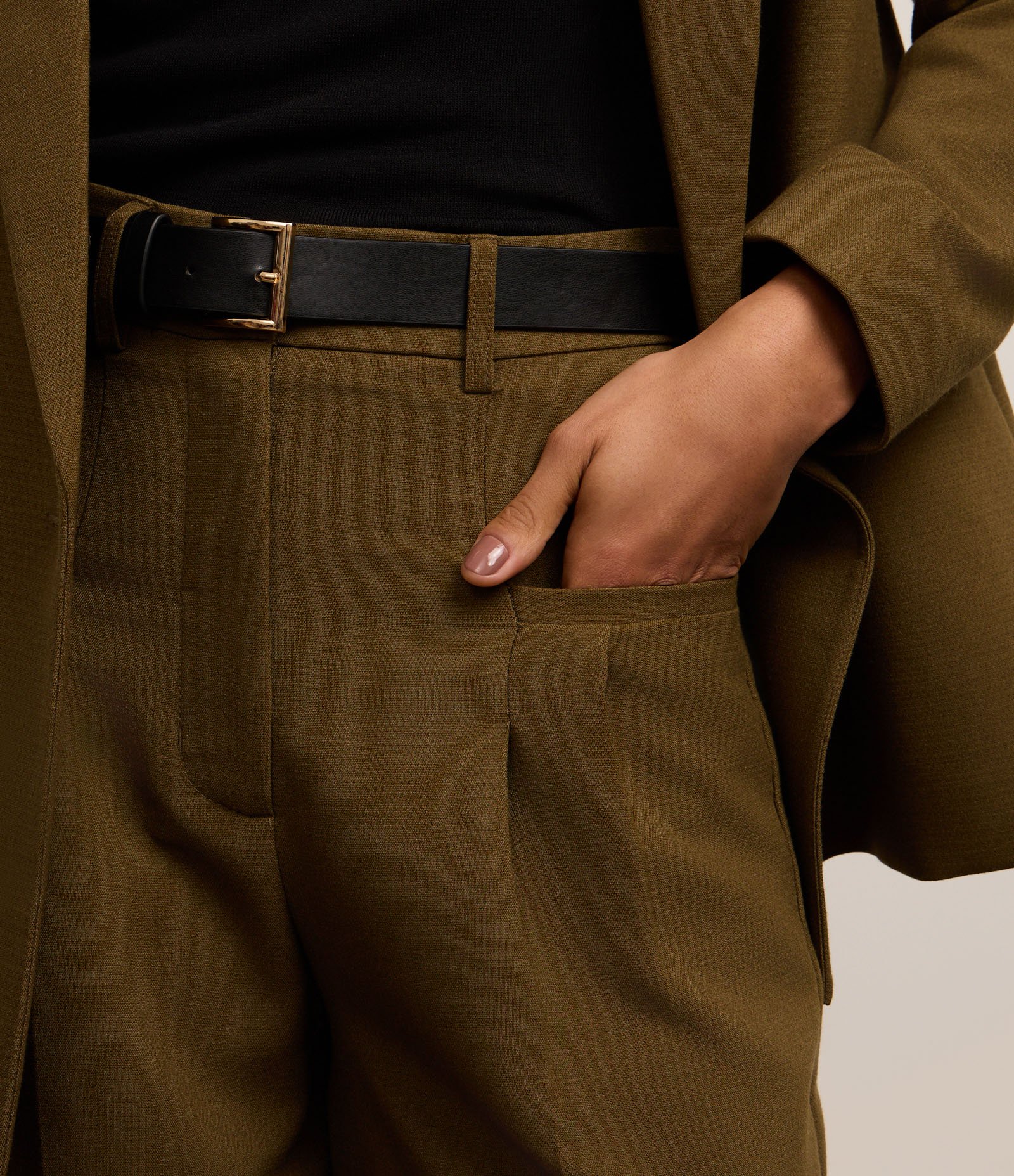 Calça Wide Leg em Alfaiataria com Pregas e Cinto Verde 5